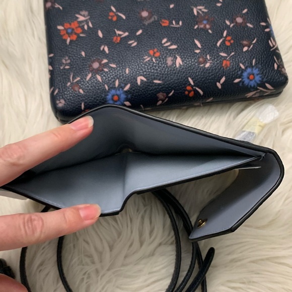 🎊Hp!2x🎊Coach Kitt Crossbody Flower Print w/ Wallet. - Picture 16 of 17